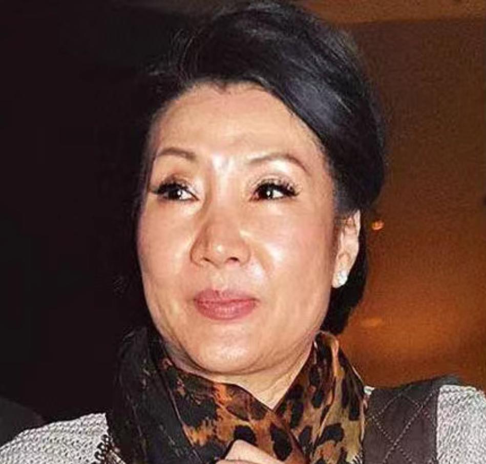 洪金宝现状怎样,抛弃原配突然娶女徒弟