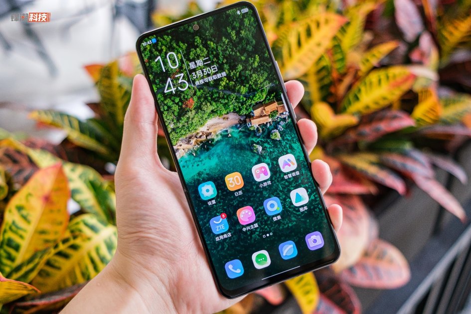 中兴s30pro上手体验轻薄时尚潮流,中兴s30pro现在有必要入手吗