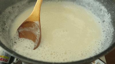 做饭锅里有泡沫是不是洗洁精,做饭时起泡沫