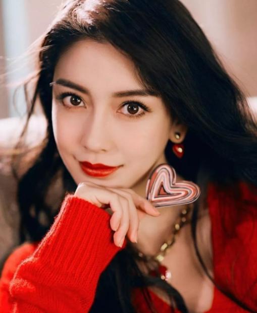 baby戴眼罩,baby鼻梁变化