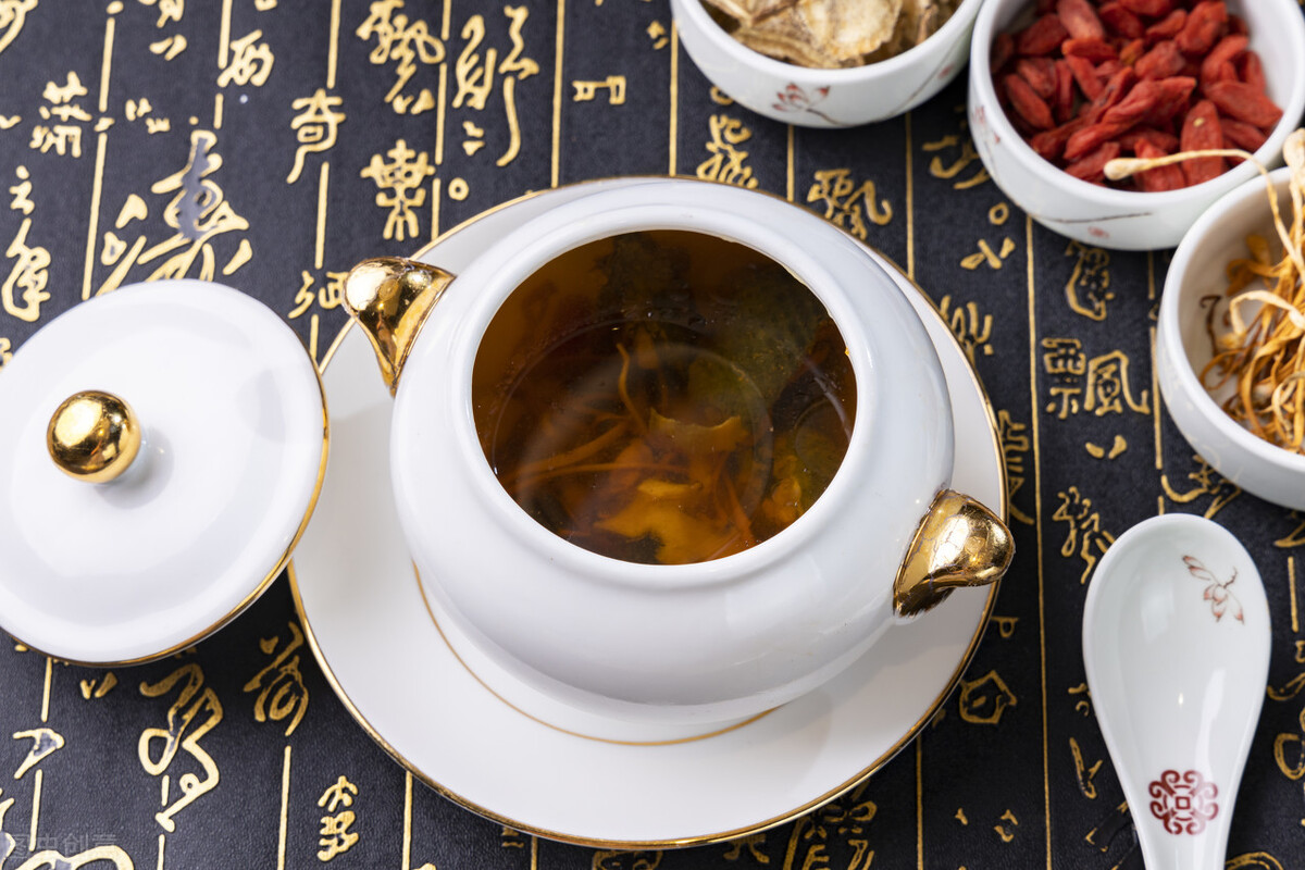 江西美食瓦罐汤介绍,江西南昌瓦罐煨汤做法