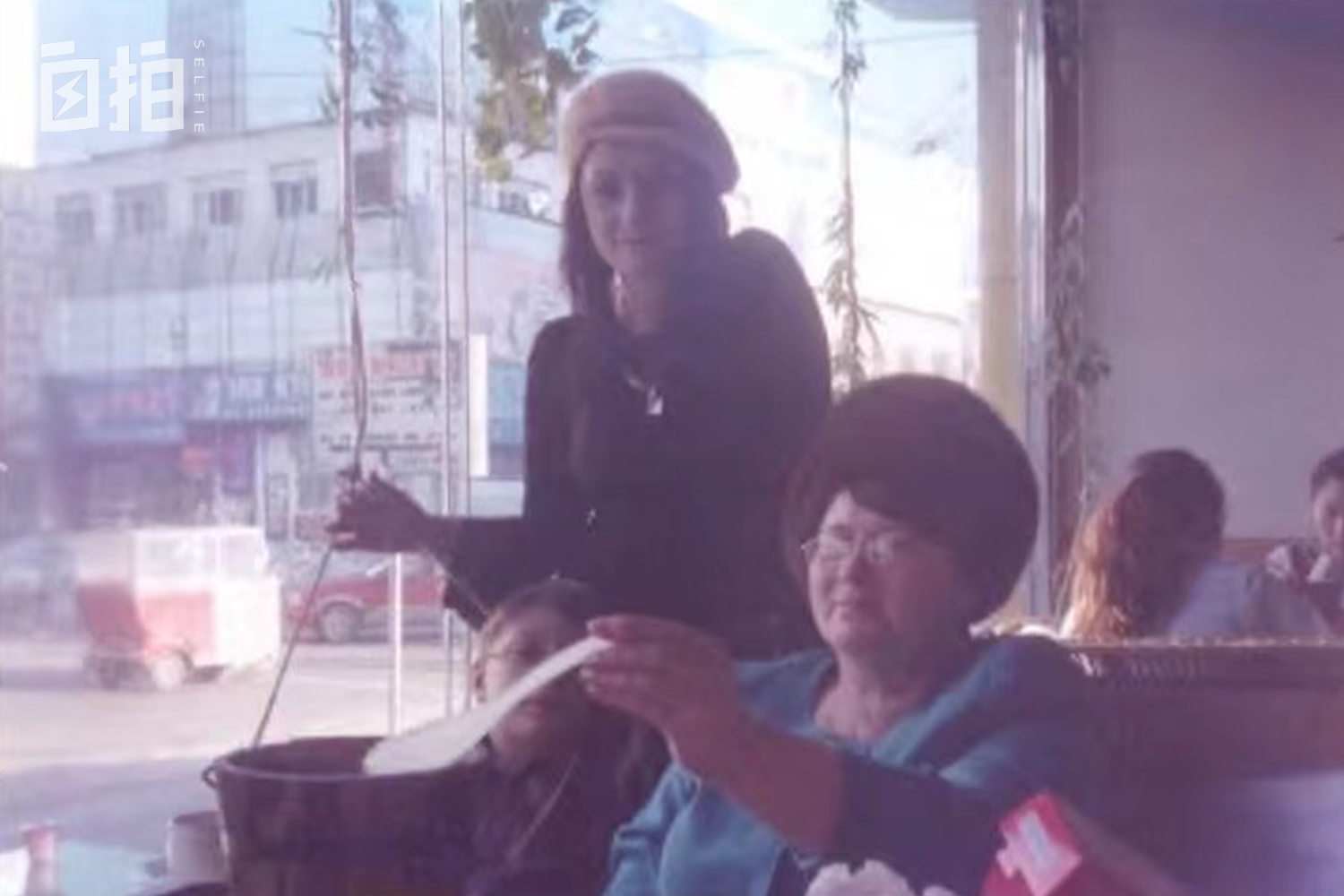 我，俄罗斯人，妈妈借钱供我到中国读书，和大25岁妻子在中国相识