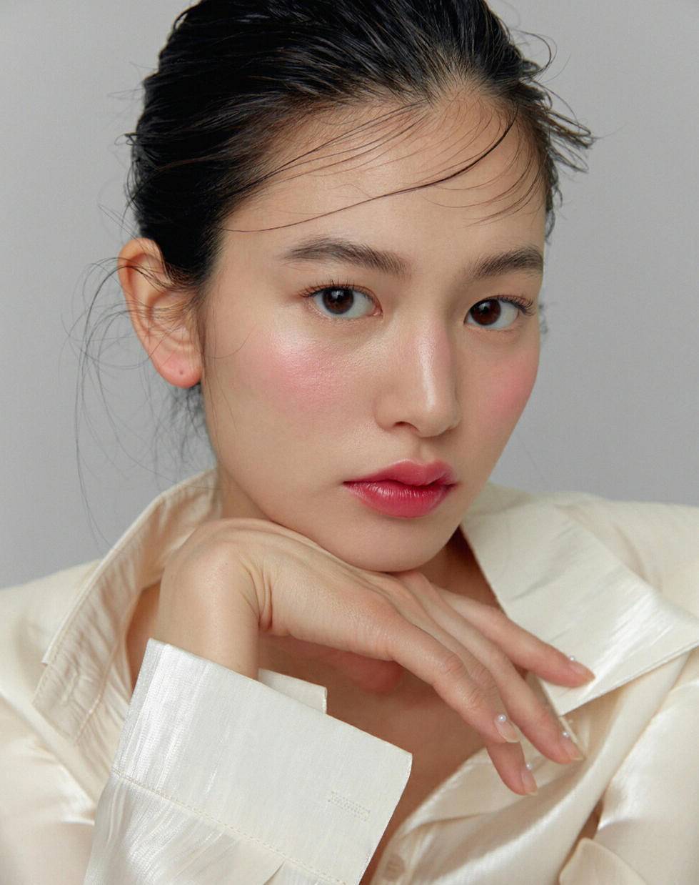 方脸女生是不是很难看,方脸太高级了