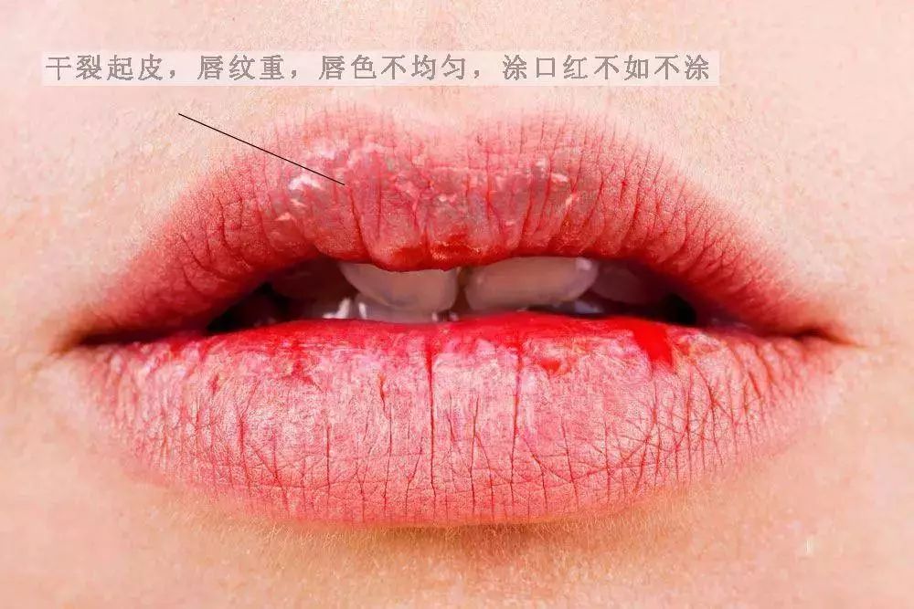 大牌口红和廉价口红上嘴的差别 (口红再贵也涂不出效果)