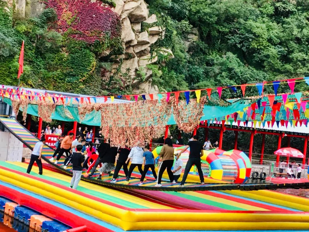 青龙峡风景区秋景,欣赏青龙湖美景