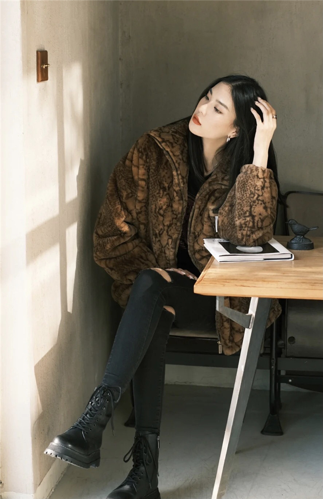 马丁靴怎么选一双搞定99%秋冬穿搭,短筒马丁靴搭配什么裤子好看