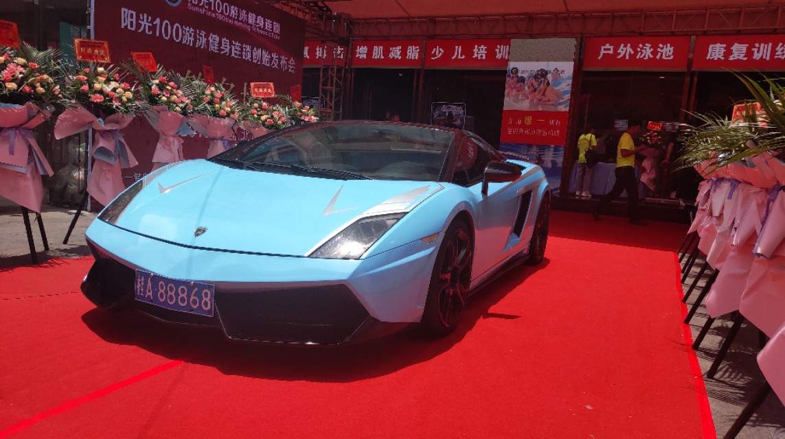 北海商家搞活动也是够拼，去南宁租个几百万*博兰**基尼撑场面