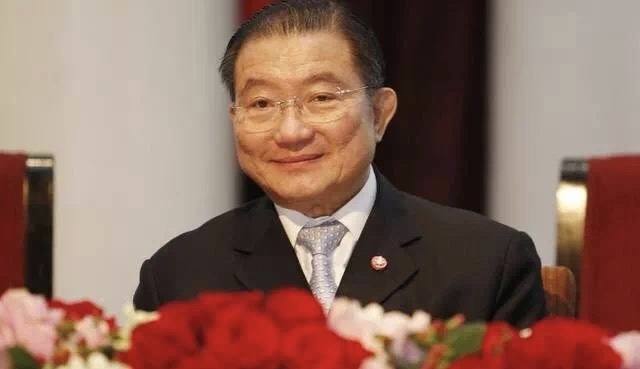 穷小子靠古董成亿万富翁,穷小子逆袭成为泰国豪门