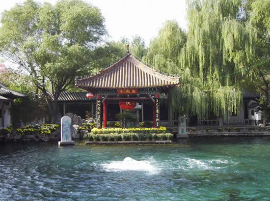 冬季山东山泉水最美最有韵味？济南山泉水美？泰山上下一片银白？