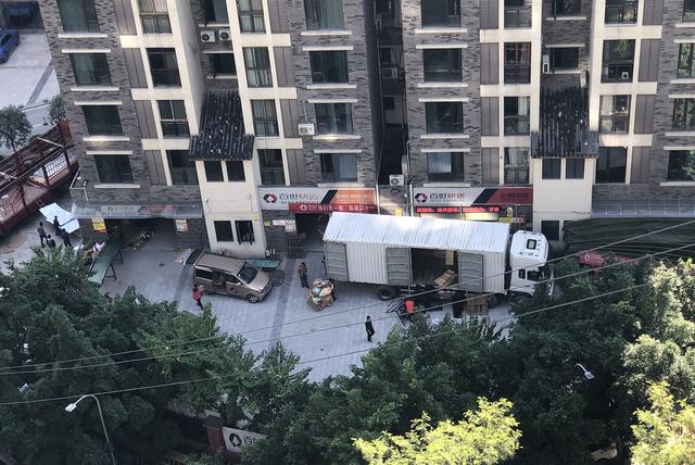 18岁男干快递累吗,18岁小伙一年挣100万