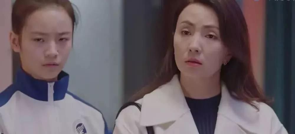 “高中3年，爸爸定期带我检查处女膜”：我的一生，毁于懂事