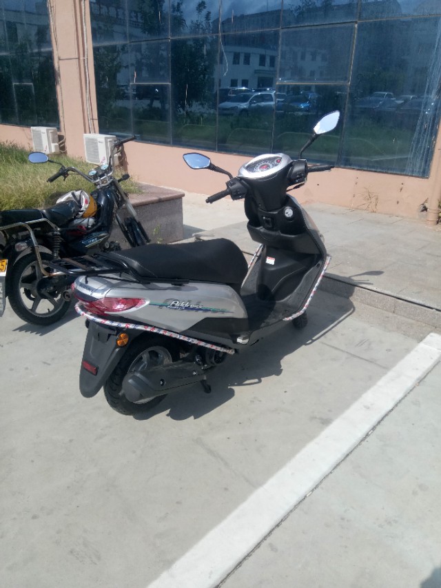 铃木uu125和uy125和ue125怎么选,铃木uu125踏板能放多大的外卖箱