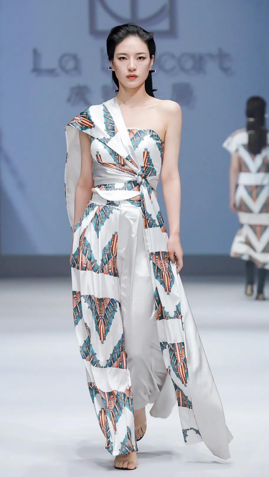 2021秋季流行款式风格,趋势2022春夏八大流行款式设计