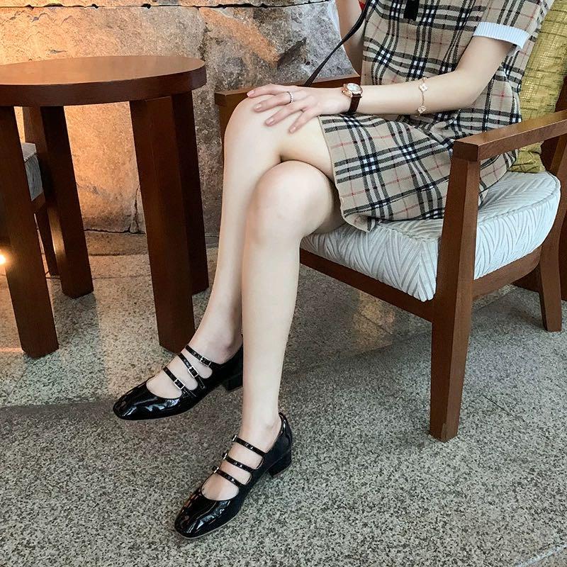 今年最流行和最火的衣服鞋子,5款鞋子承包你今年夏天所有衣服