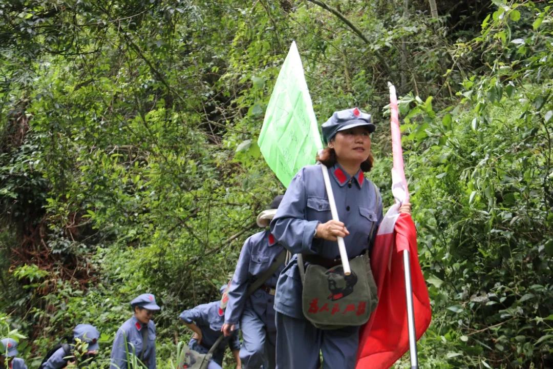 上井冈传承火种守初心，下豫章接续奋斗图新志——学校井冈山拓展培训活动纪实