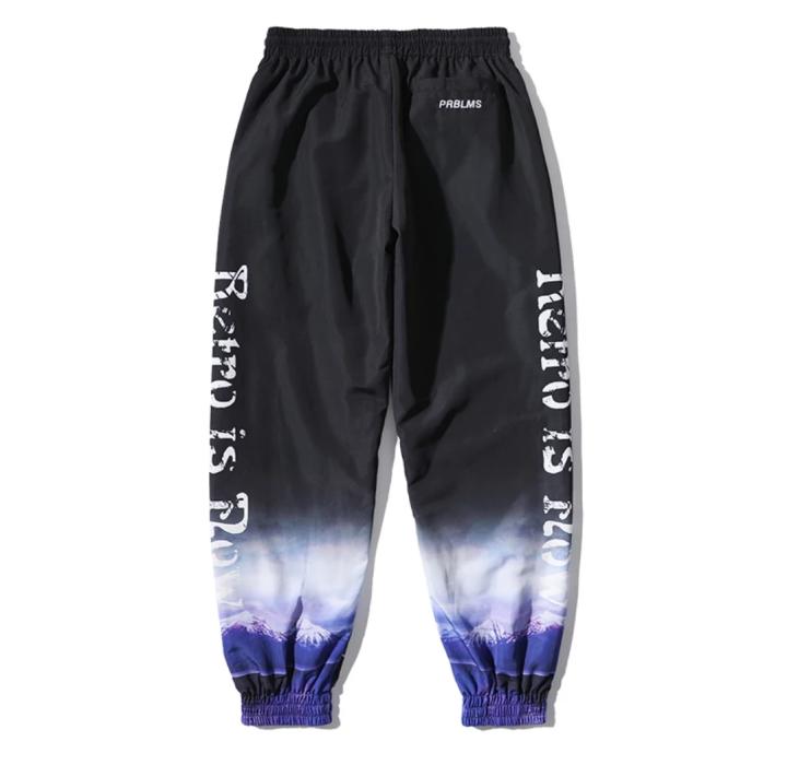 一套让潮人们心心念念、回头率超高的嘻哈风搭配