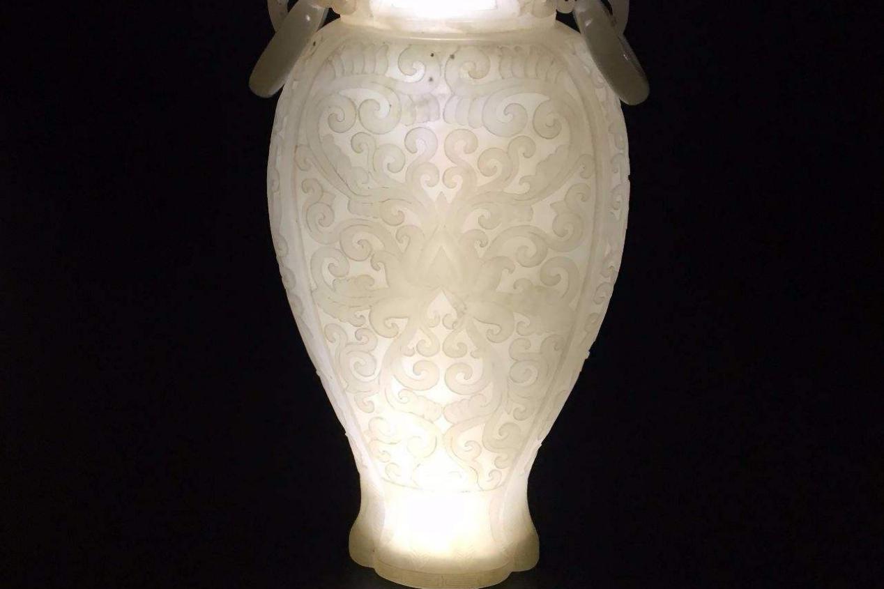 市价二三百块钱的玉镯是真玉石吗,克价超过黄金的文玩