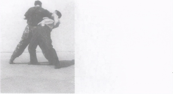 警用防暴棍和匕首警拳,警用防暴橡胶棍杀伤力