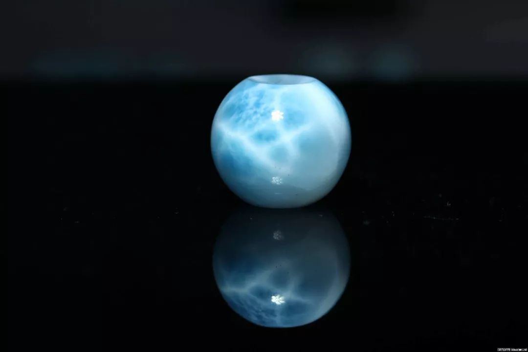 在户外挖到这样宝石千万别扔掉,不怕太阳暴晒的宝石