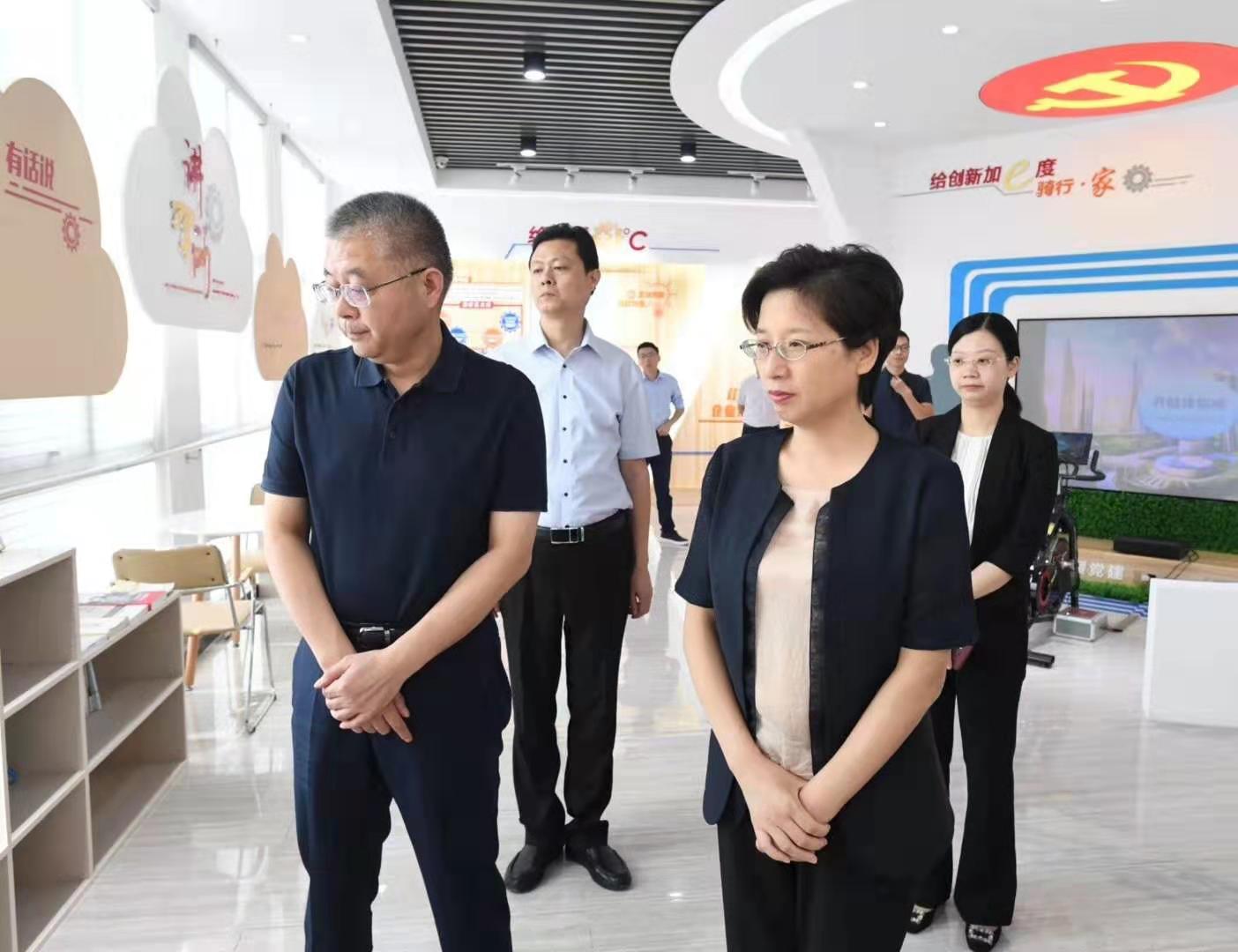 殷敏镇江人,扬中市新闻殷敏