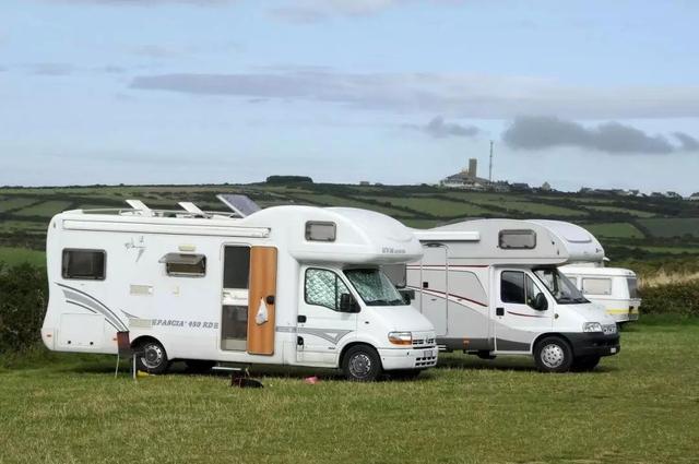 a2驾驶证可以开23座中巴吗,a2驾驶证60岁以后还能开什么车