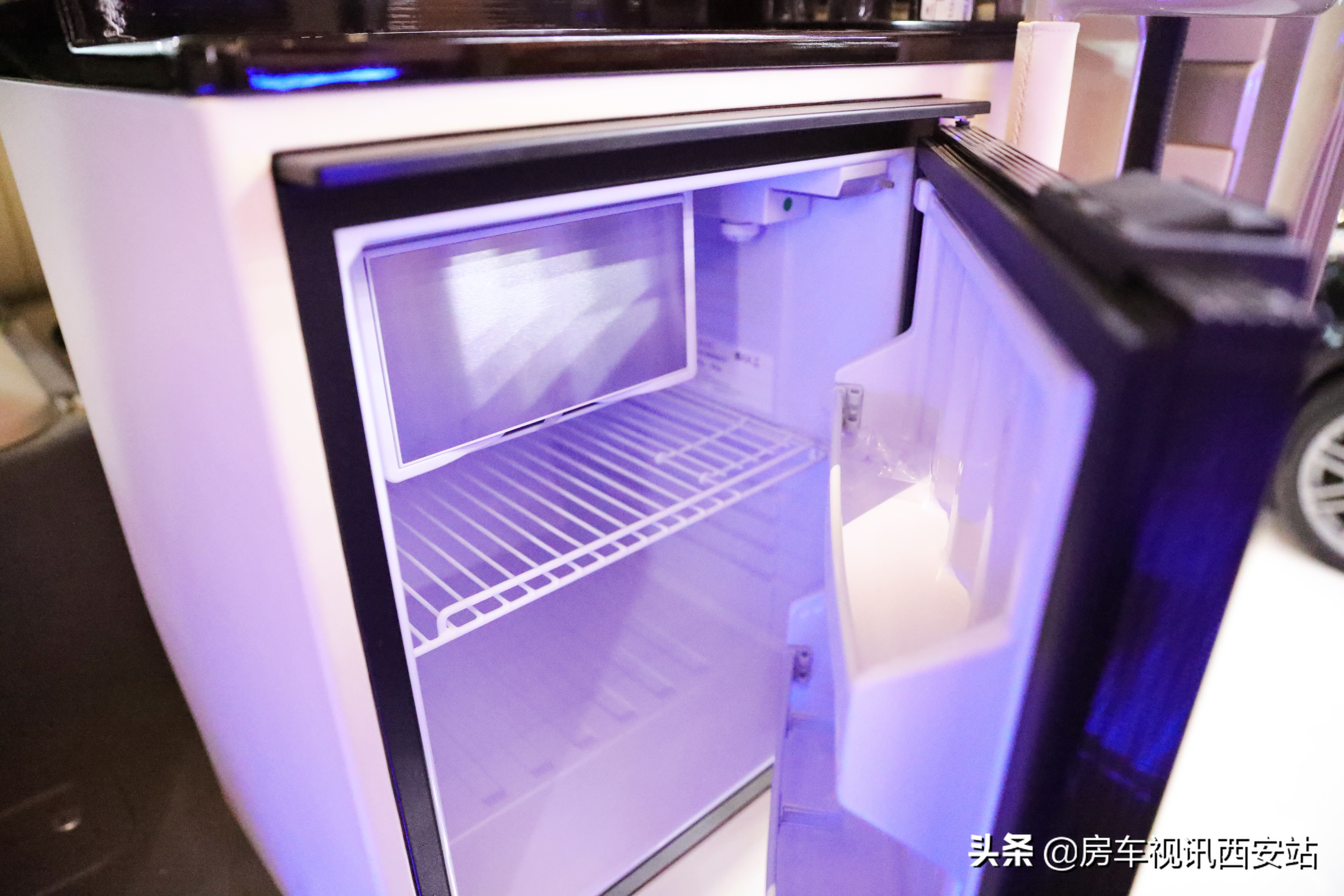 丰田考斯特vs宇通t7哪个安全性高,宇通t717座对比考斯特17座