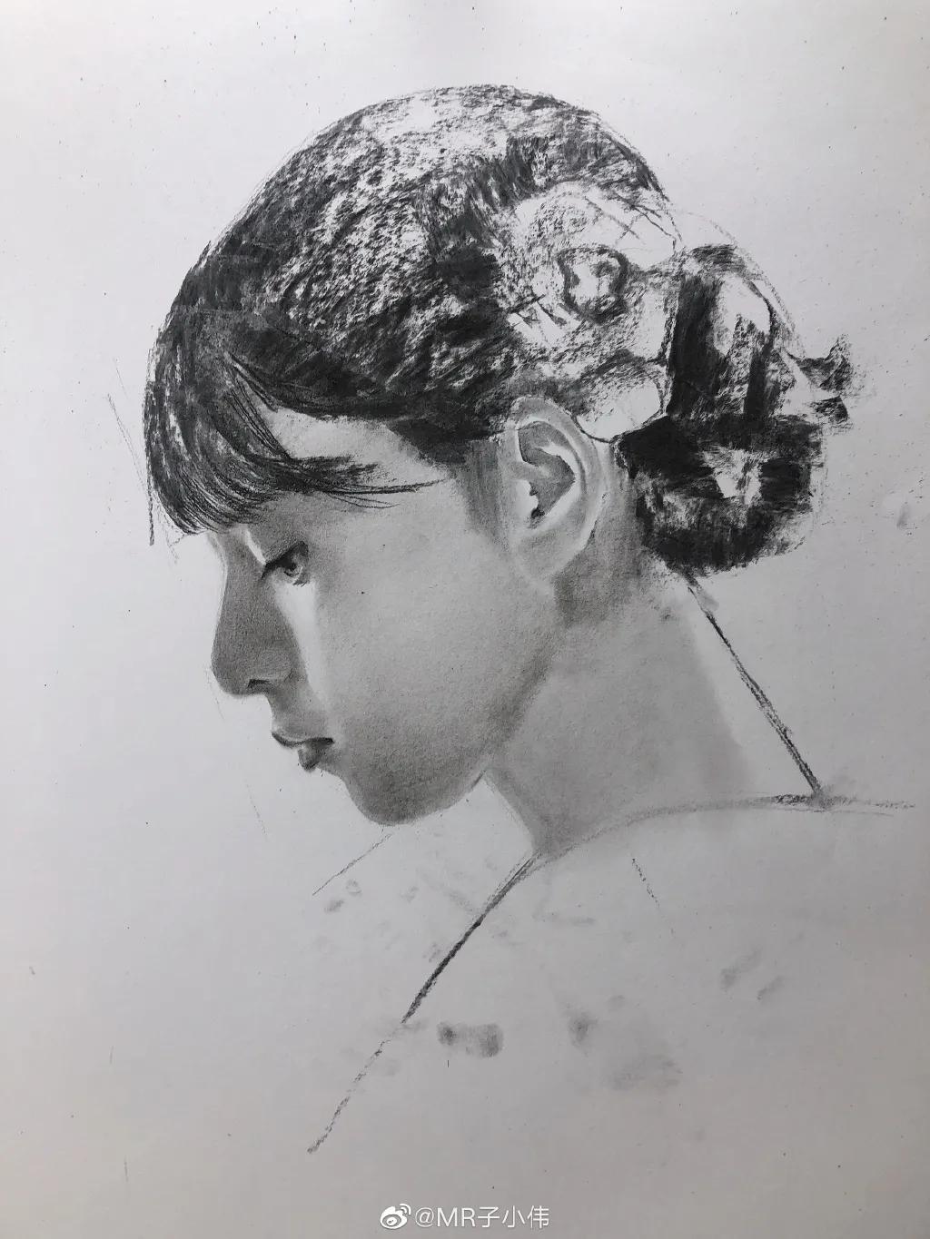厉害了！他用一支铅笔把明星画了多个，如肖战、蔡徐坤、迪丽热巴