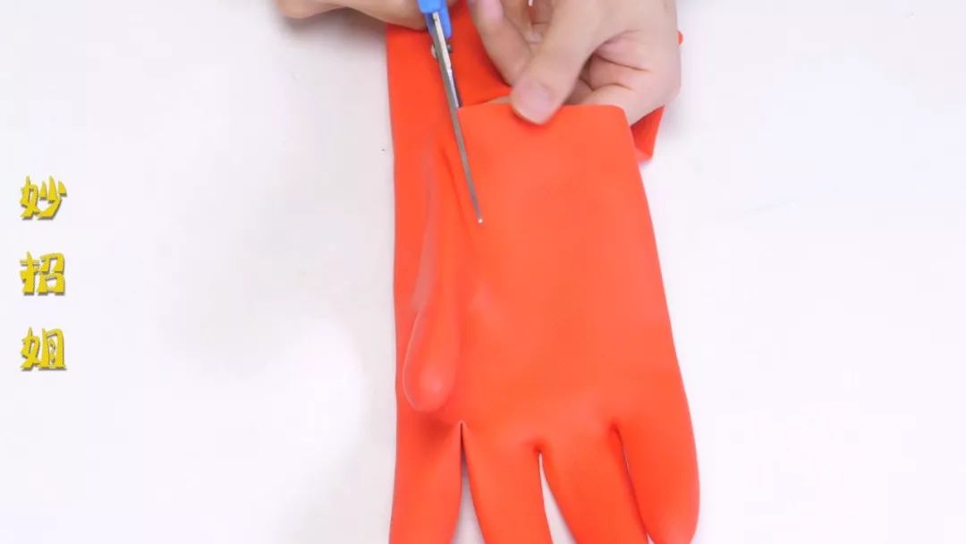 橡胶手套坏了别扔还有这些妙用,橡胶手套破了可以用火补吗