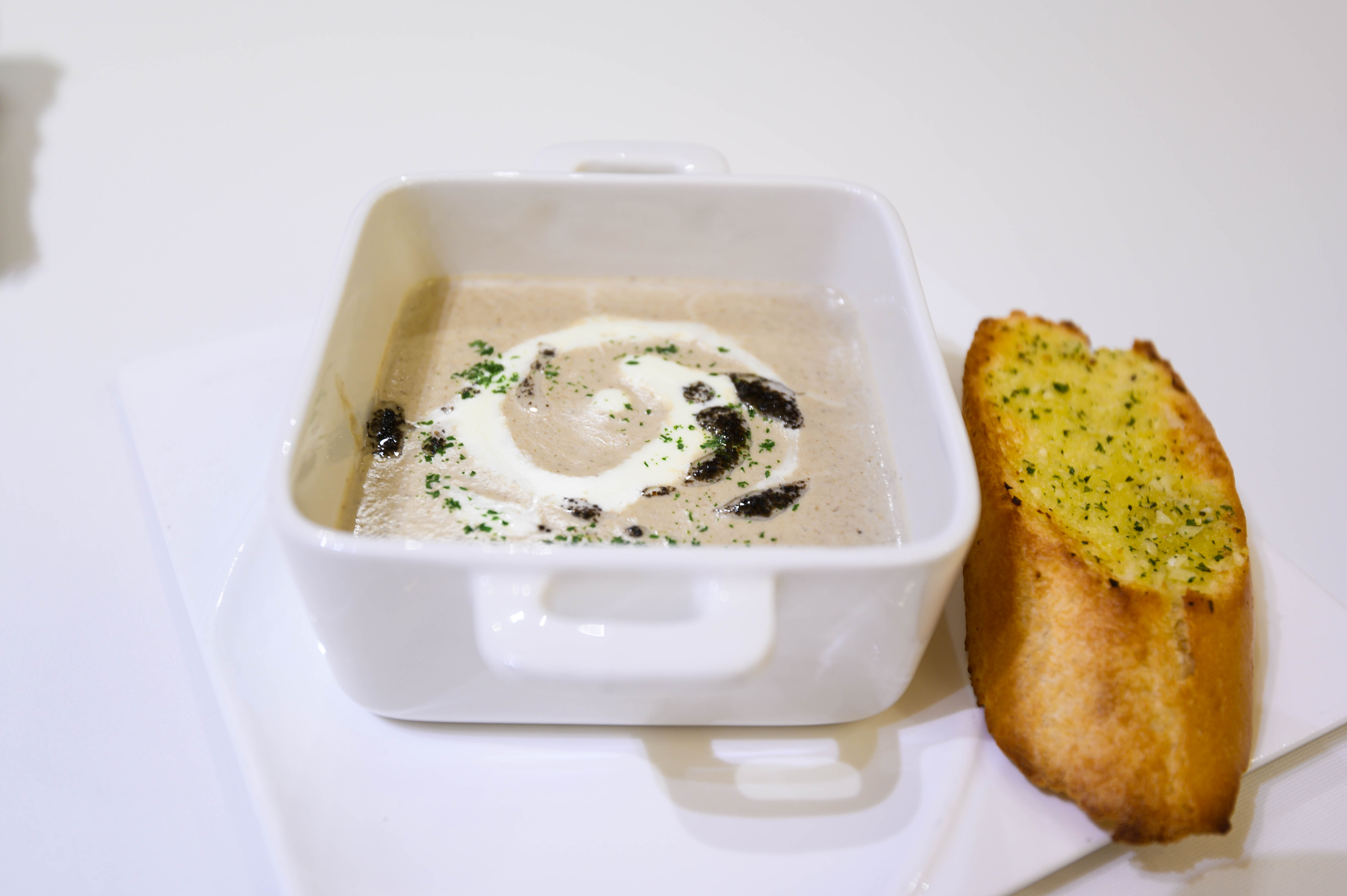 夏天的三亚海边有多热,三亚的夏天比广州和深圳都要凉快