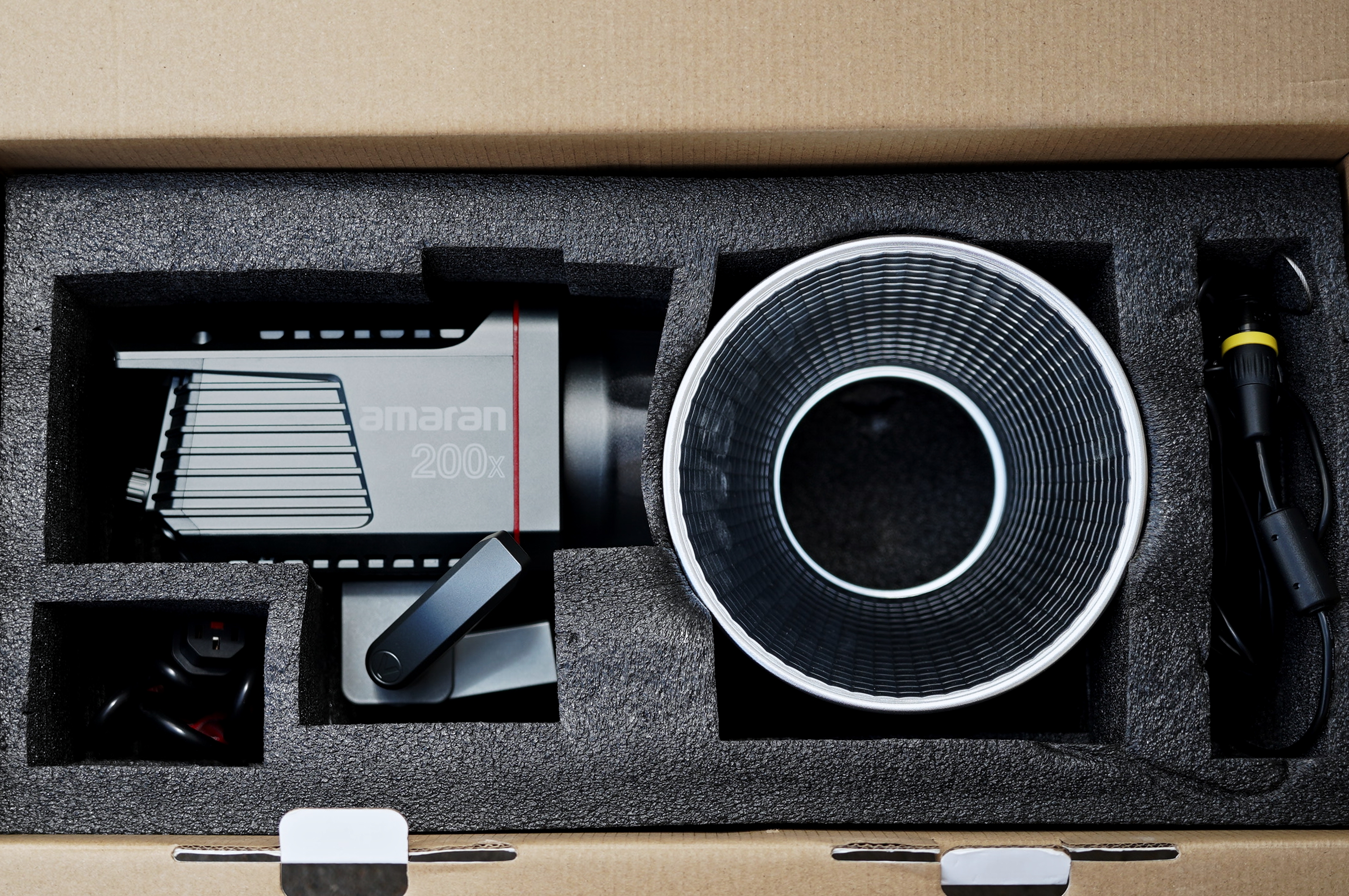 买摄影氛围灯,爱图仕200x摄影灯参数