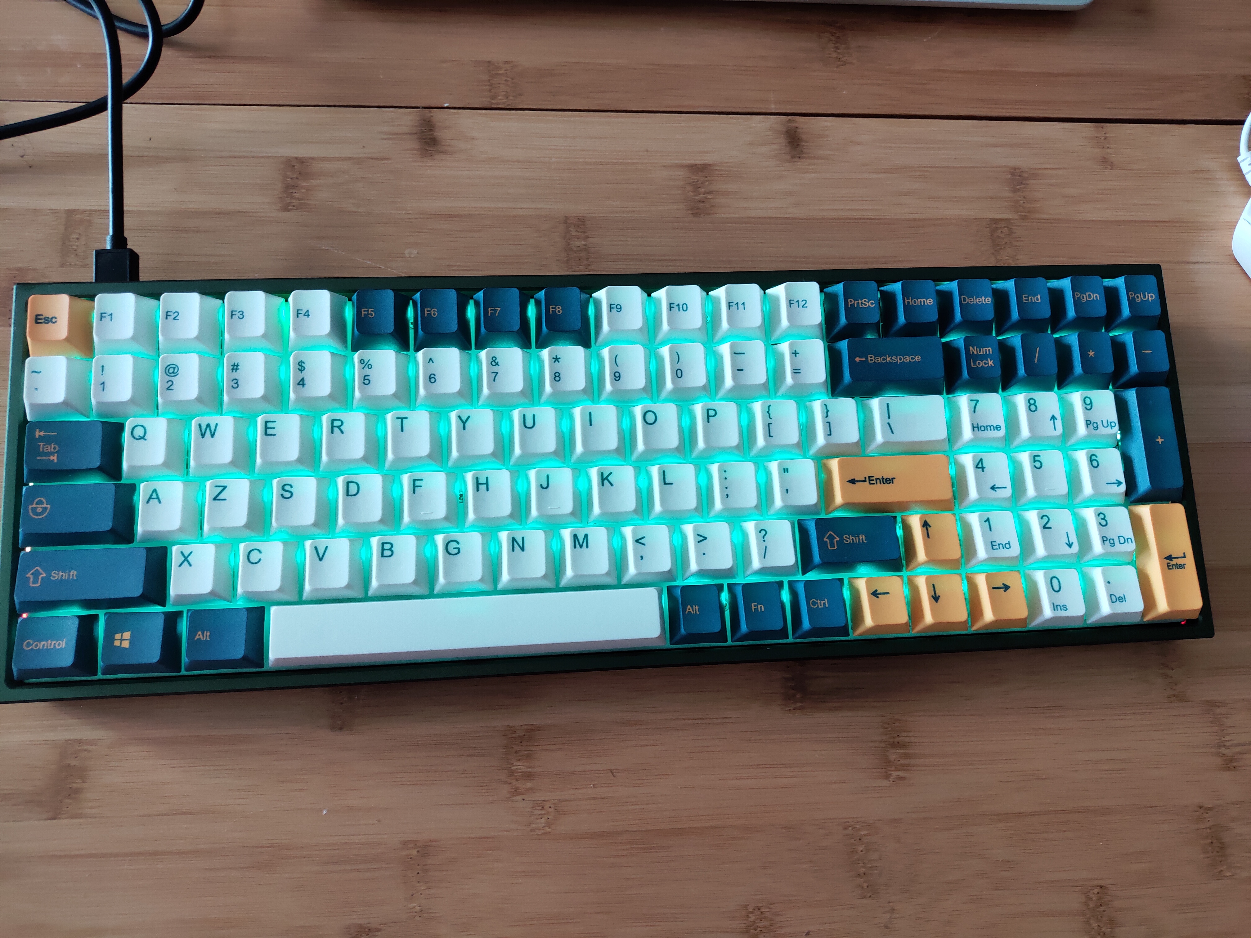 机械键盘樱桃轴与普通轴的区别,入坑机械键盘哪种轴好