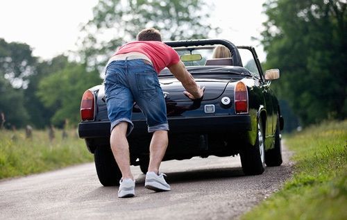 冬天汽车打不着火了怎么办手动挡,冬天汽车打不着火怎么办只需一招