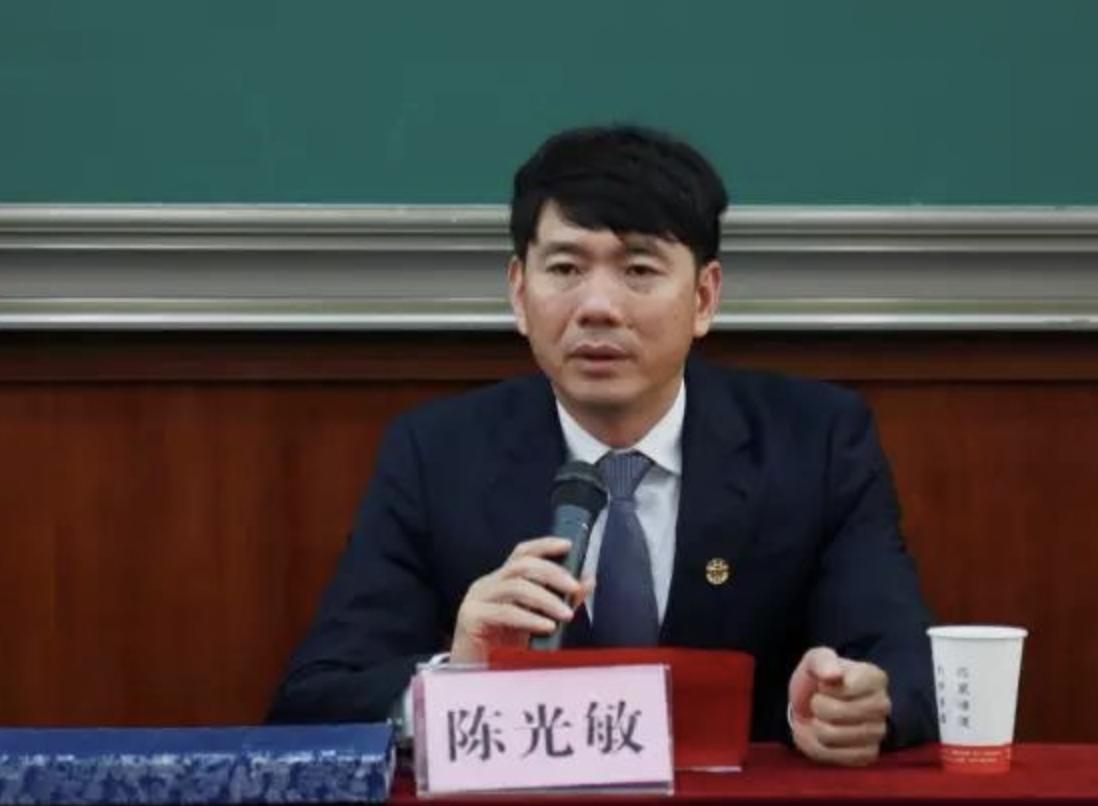 穷小子卖鞋,穷小伙卖鞋