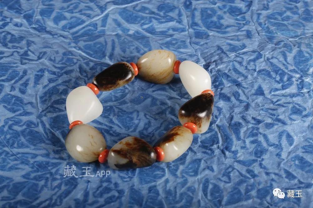 十种颜色的和田玉手串,翡翠手串和和田玉手串哪个好