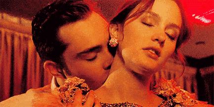 有颈纹和没有颈纹的女人,女人有颈纹怎么办