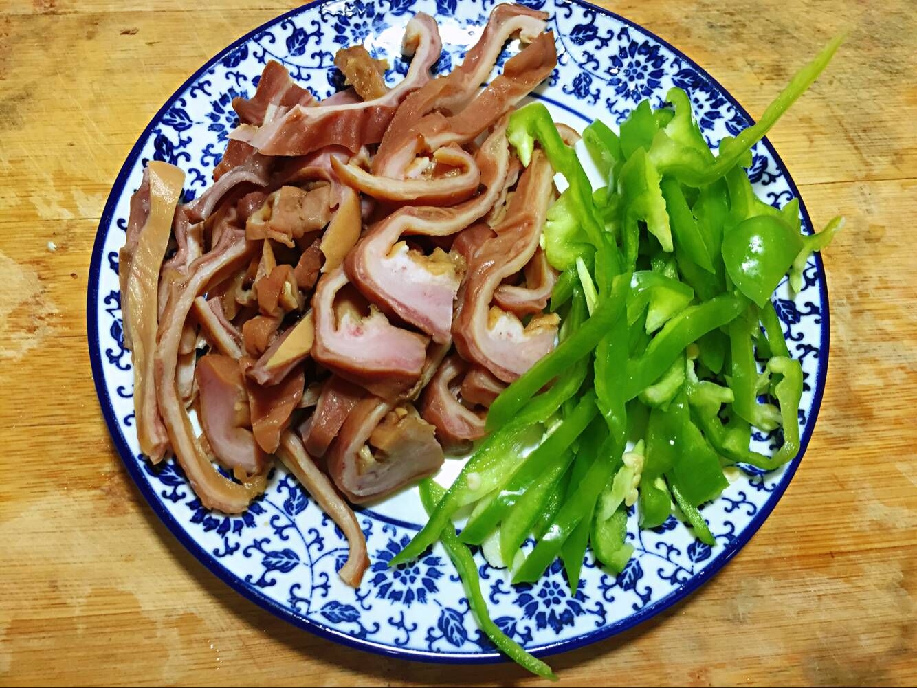 为什么猪肚煮出来很干,为什么猪肚要先炒一下再煮