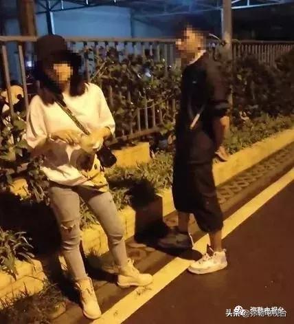 女子报警说家门口有恶犬,女子报警家门口有恶犬