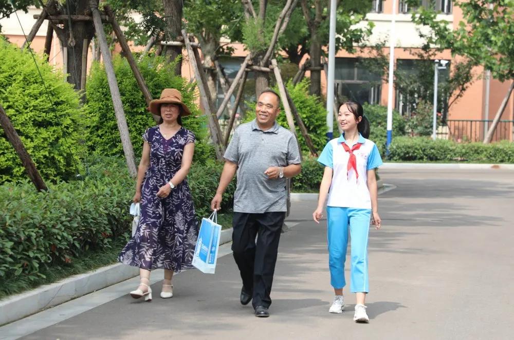 这所学校怎么样用英语怎么说,这所学校怎么样英文