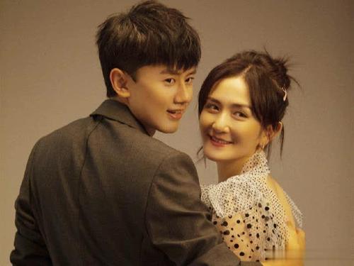 谢娜晒女儿做的手工,谢娜晒俩女儿送的节日礼物