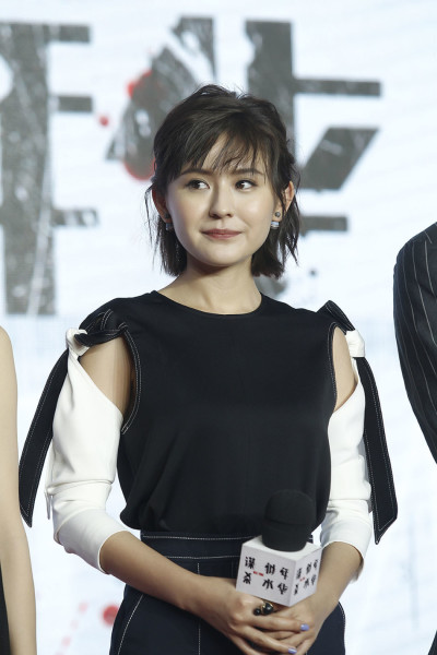 15岁就当《瑞丽》封面女郎，却被老师否定，沉寂10年再度翻红