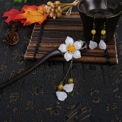 汉服发簪插梳的用法,汉服的发簪有什么讲究