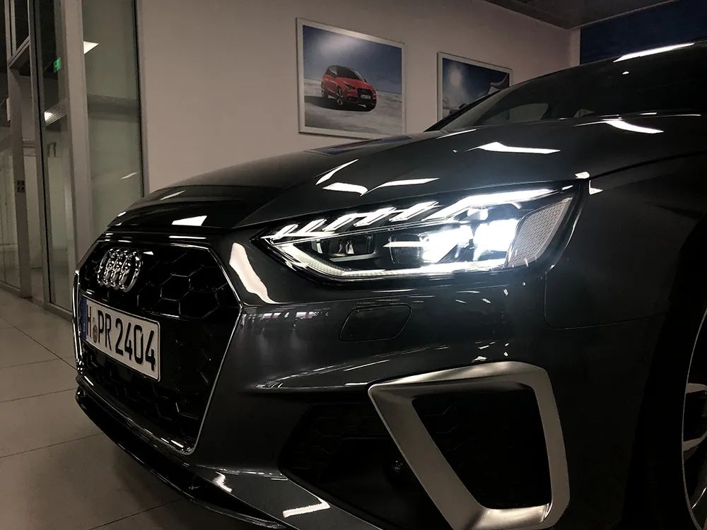 买奥迪a4l选2驱还是4驱,奥迪a4l2022款45臻选四驱quattro