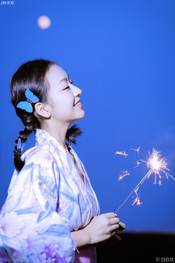 白色和服摄影作品,拍照日本和服少女逆光