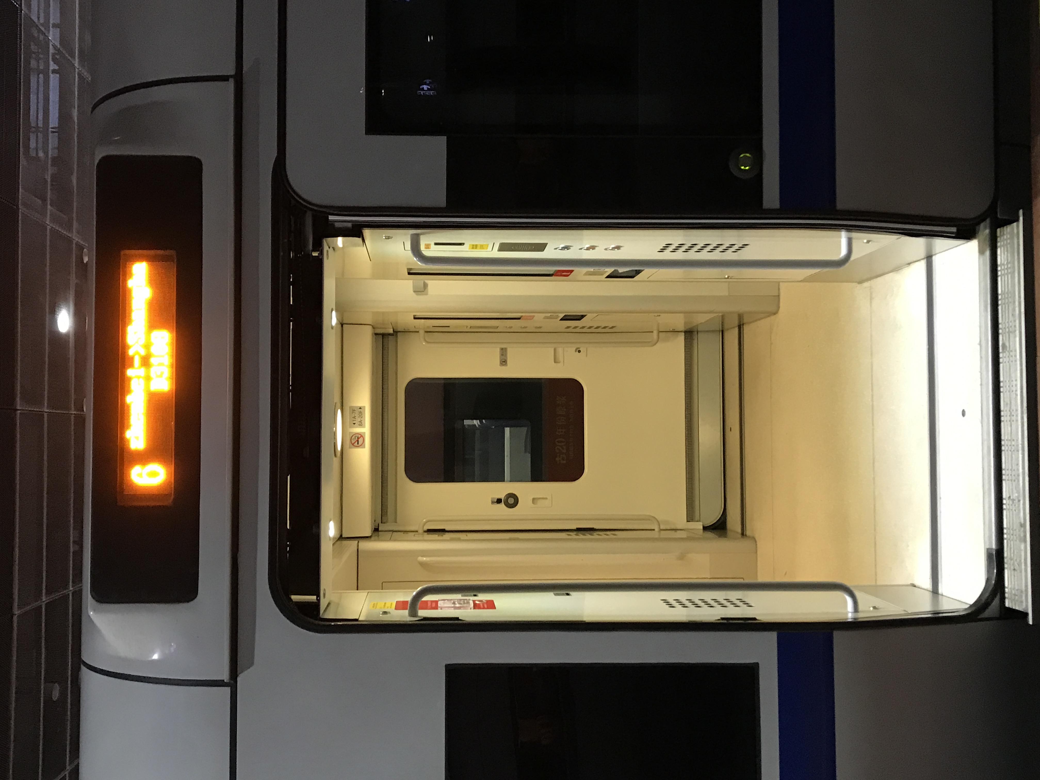 教老年人乘坐高铁你怎么看,老年人坐高铁怎样出行