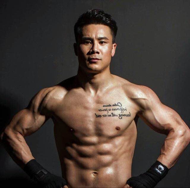 如何评价李小龙的电影,怎么评价李小龙传奇