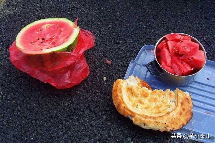 答应我，如果你的*疆新**朋友给你送了馕，请你一定不要这样对待它