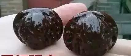 文玩核桃阴油还有盘玩价值吗,文玩核桃阴皮了还能盘玩吗