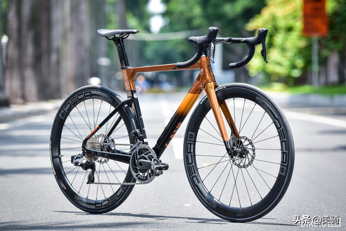 入门碳纤维公路车和顶级铝公路车,kootu碳纤维公路车测评