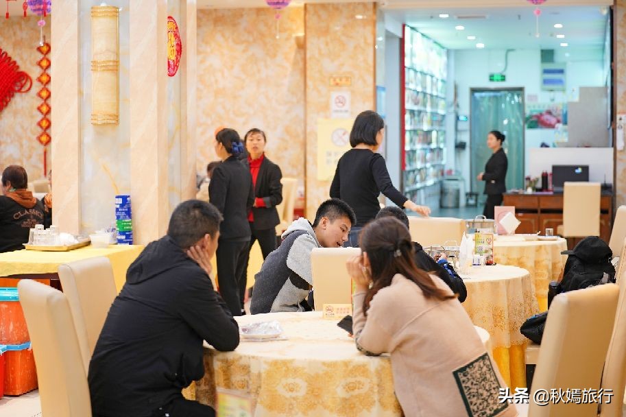 常熟网红枫林秋意盎然，游客络绎不绝，百年老店五道菜肴165元