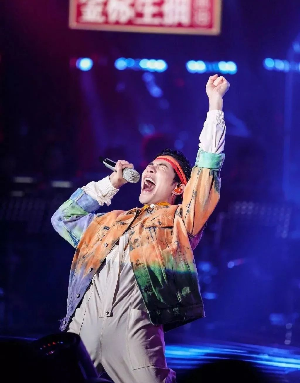 萧敬腾最新穿搭,萧敬腾黑西装造型